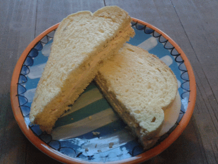 Gerookte Kipfilet Sandwich Met Een Twist