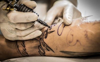 Is het veilig om tijdens de zwangerschap een tatoeage te zetten?