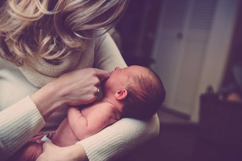 Wat een pasgeboren baby echt nodig heeft
