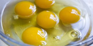 Rauwe eieren tijdens de zwangerschap, is dat erg?