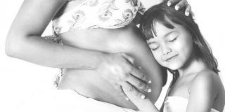 Wat voelt de baby in de baarmoeder