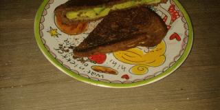 broodje hummus avocado