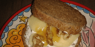 boterham met geitenkaas en appel